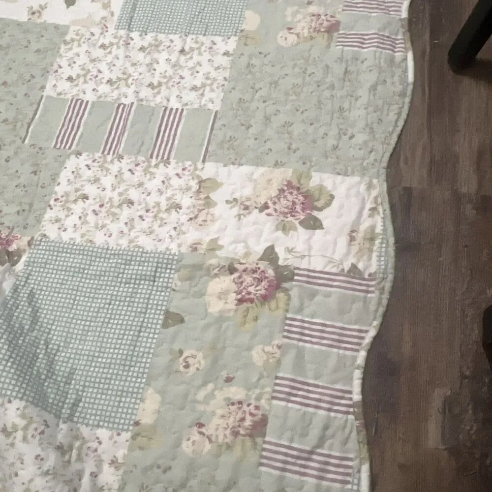 Shabby Chic Patchwork Reversible Pink Green Floral Queen King 89x100 W/Shams